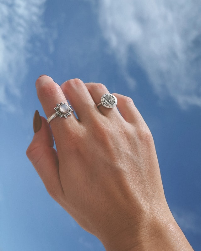Best way sales to wear rings