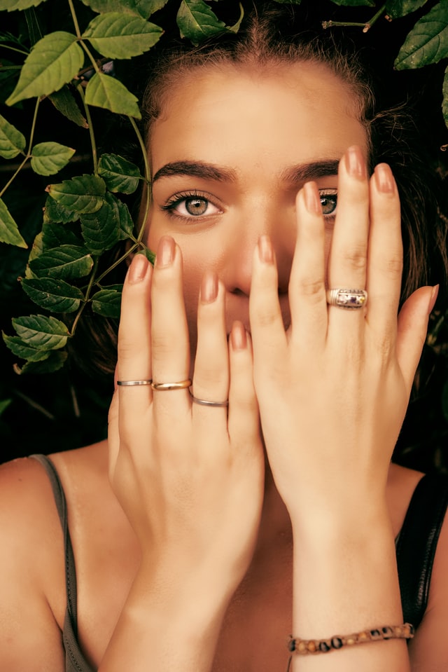 How to Wear Multiple-Finger Rings 